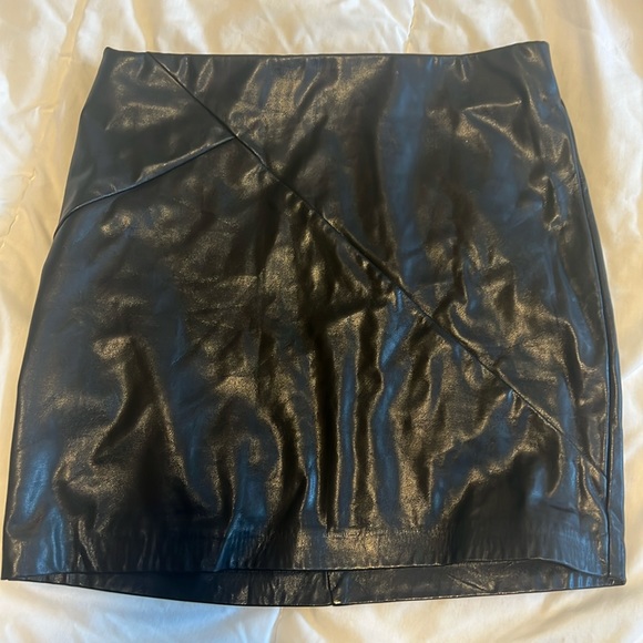 Dynamite Black Mini Faux Leather Skirt in Medium - Picture 1 of 2